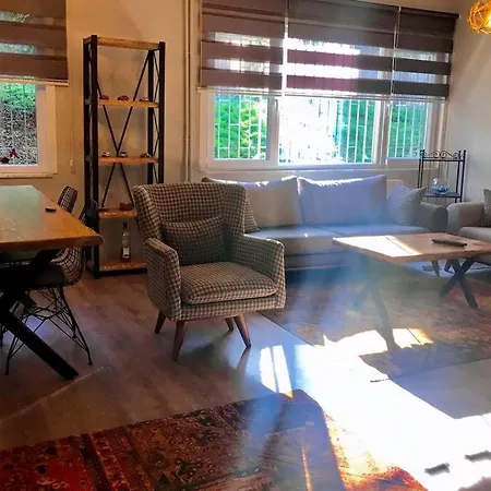 Etiler-Besiktas Luxury And Peaceful Garden Floor Apartment *